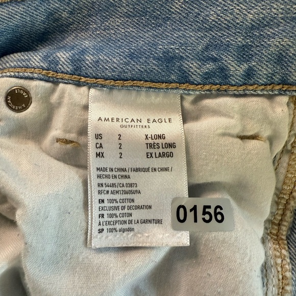 American Eagle Outfitters Women’s Blue Distressed Mom Jeans Size 2 X-Long - Picture 12 of 12